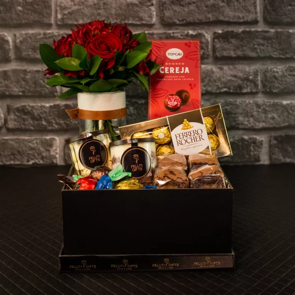 Box amor com bombom de cereja e Ferrero Rocher, brownies e outros chocolates