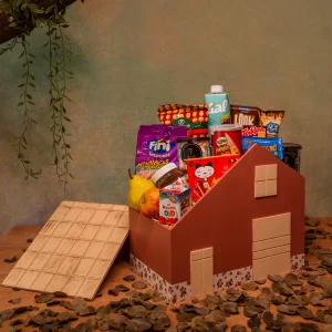 Box especial em formato de casinha recheado com doces diversos