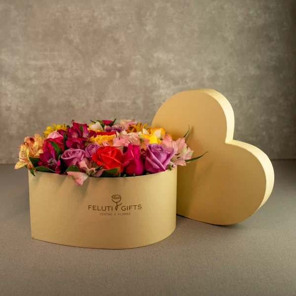 Box coração amarelo com flores diversas