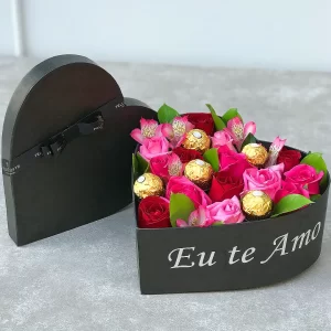 Caixa box coração flores e chocolate
