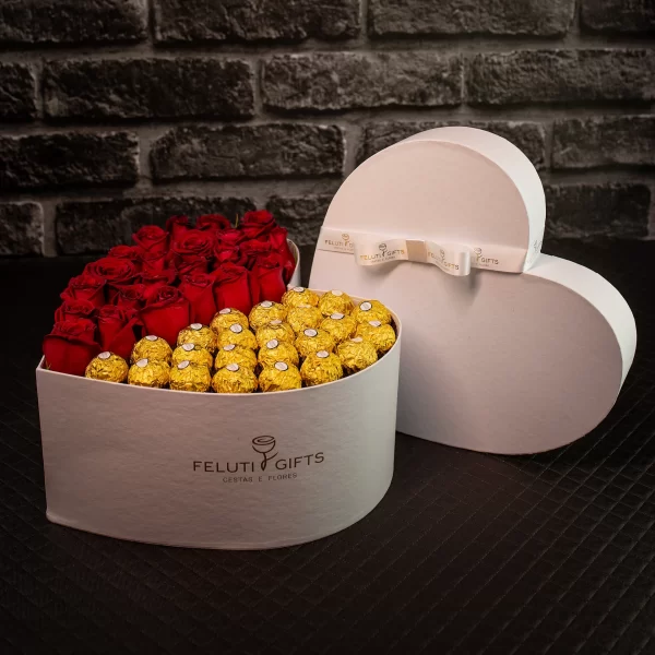 Box coração branco com rosas vermelhas e chocolate Ferrero Rocher
