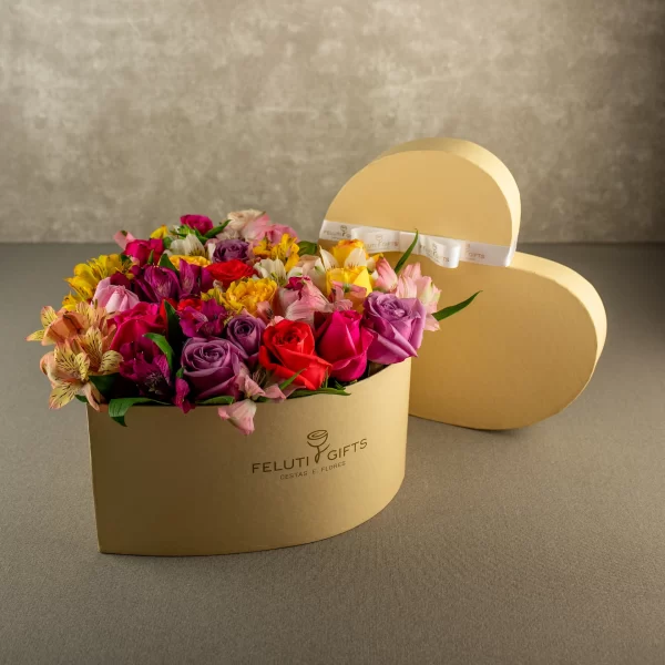 Box coração amarelo com flores diversas