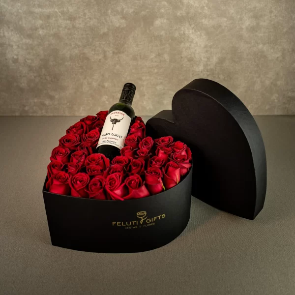 Box coração preto com rosas vermelhas e vinho