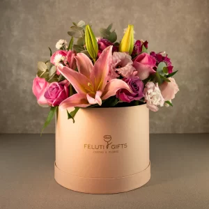 Box feluti com flores expostas
