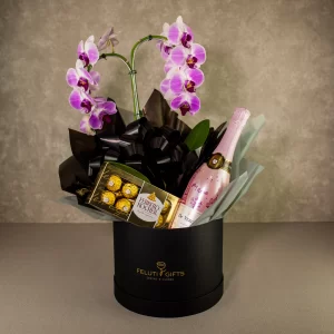 Box luxo para comemoração com Ferrero Roche e espumante e orquídea roxa