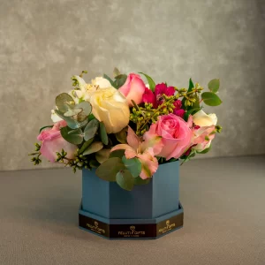 Box de luxo com flores de cores diversas