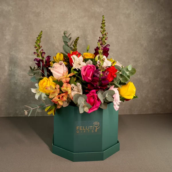 Box de luxo com flores de cores diversas