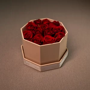 Box de luxo tradicional com rosas vermelhas