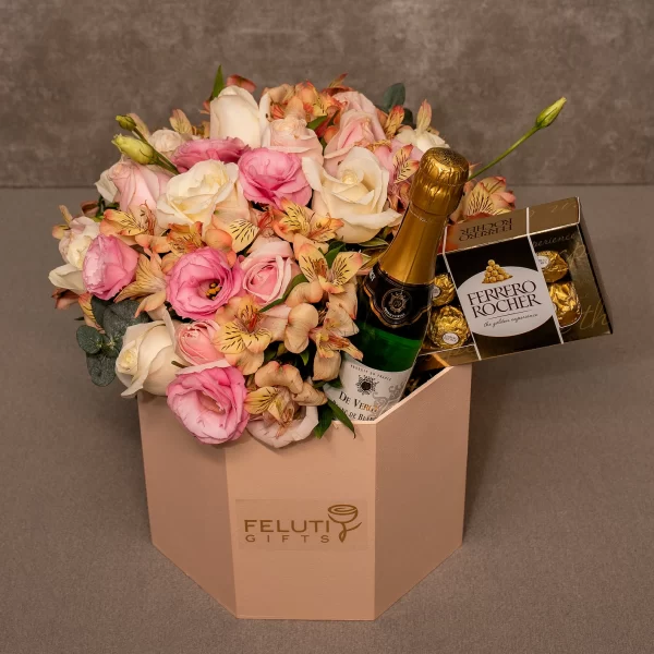 Box de luxo com espumante, Ferrero Rocher e flores