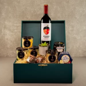 Kit caixa de madeira com vinho e petiscos