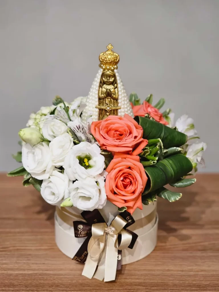 Box de flores com mini Nossa senhora  R